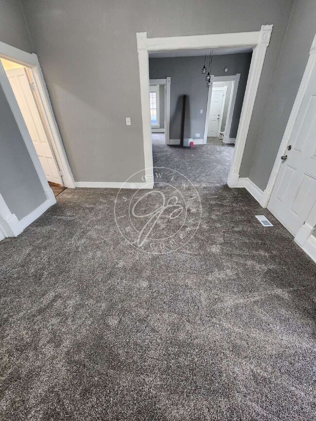 Building Photo - Spacious 2 bed main floor- 1st floor laundry room!