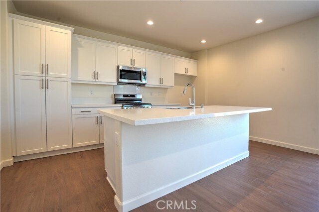 Building Photo - 136 Grove Ct