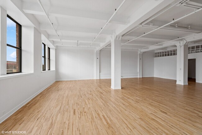 Building Photo - 411 S Sangamon St