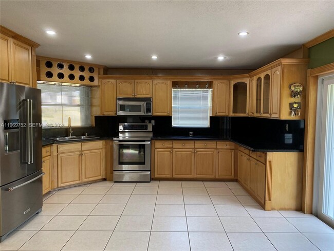 Building Photo - 720 NW 123rd Ave