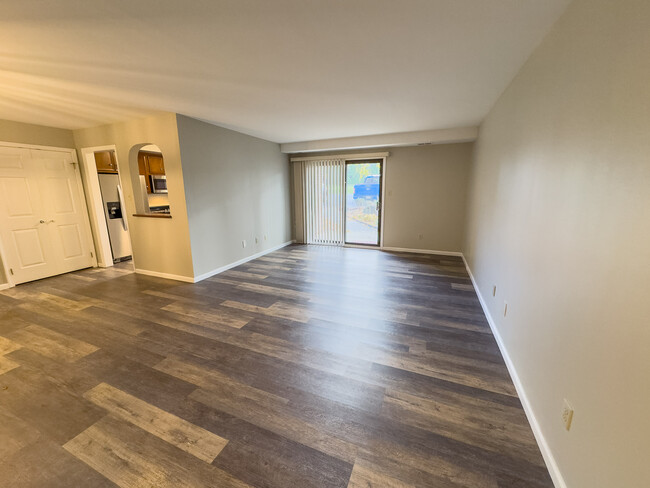 Building Photo - 4501 N Hedgerow Dr
