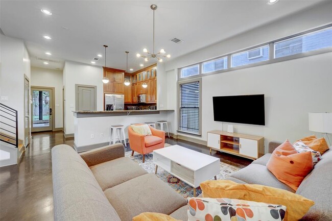 Foto del edificio - 602 W N Loop Blvd