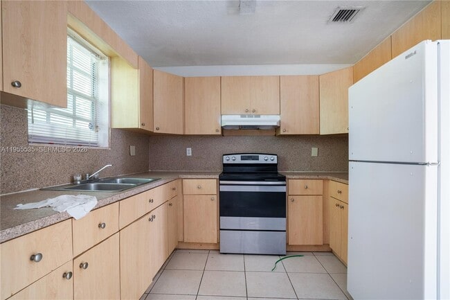 Foto del edificio - 415 NW 60th Way