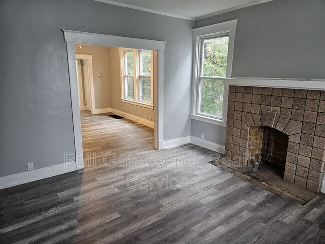 Foto del edificio - 5402 Rolston Ave