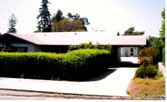 Building Photo - 101 W Loop Dr