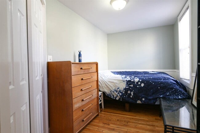 Building Photo - 413 Monmouth St