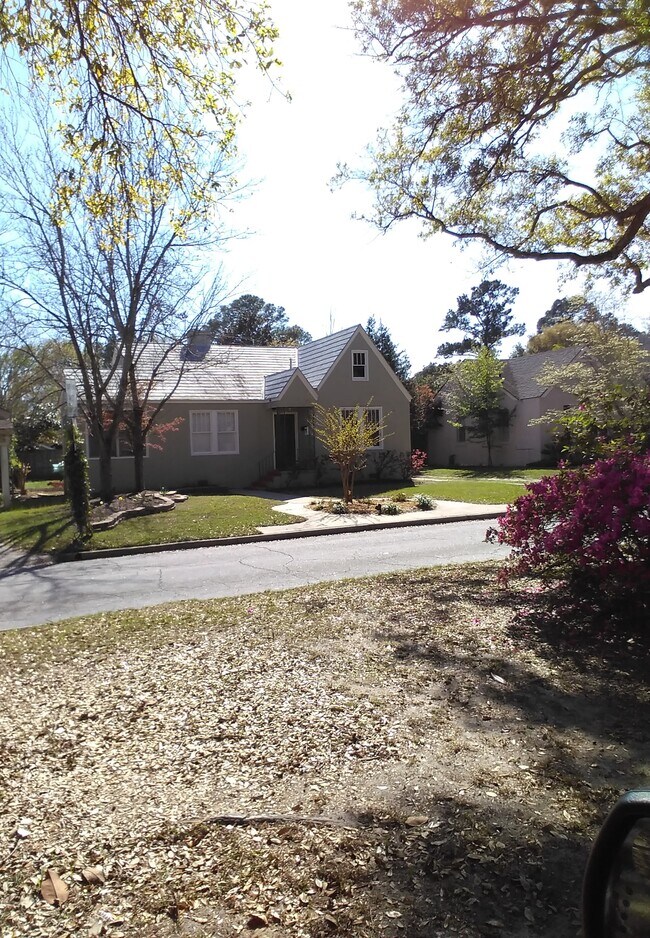Building Photo - 707 Columbus Dr