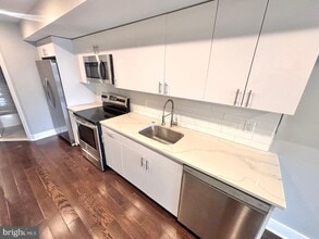 Building Photo - 3255 Ridge Ave