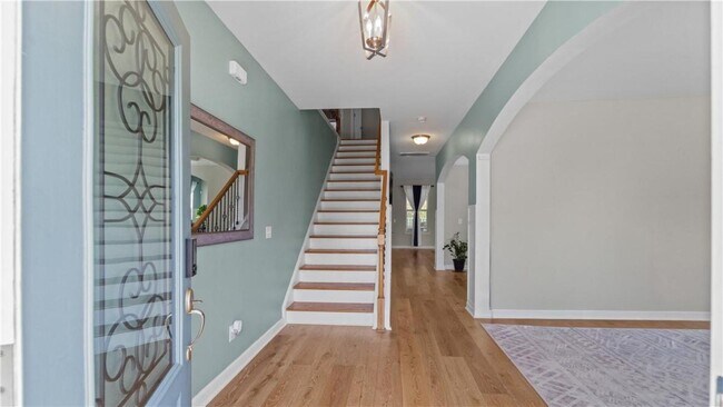 Foto del edificio - Beautifully Upgraded Home with Outdoor Fire Pit and Fenced Backyard in Buckhead East