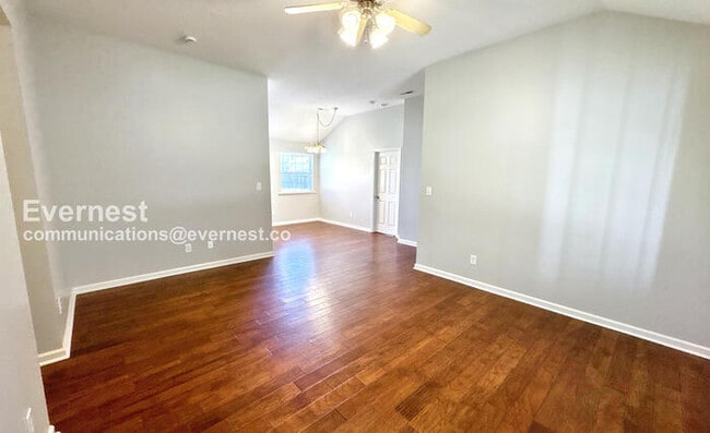 Foto del edificio - 619 St Clair Ln