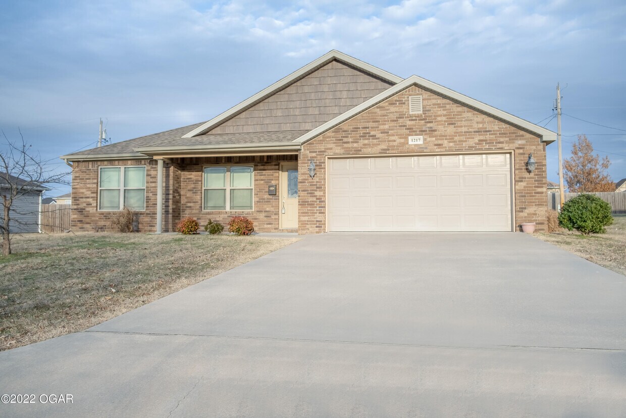 1217 Roland Ave, Joplin, MO 64804 Condo for Rent in Joplin, MO