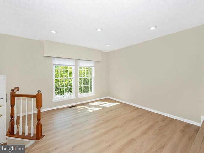 Building Photo - 512 Goldspire Cir