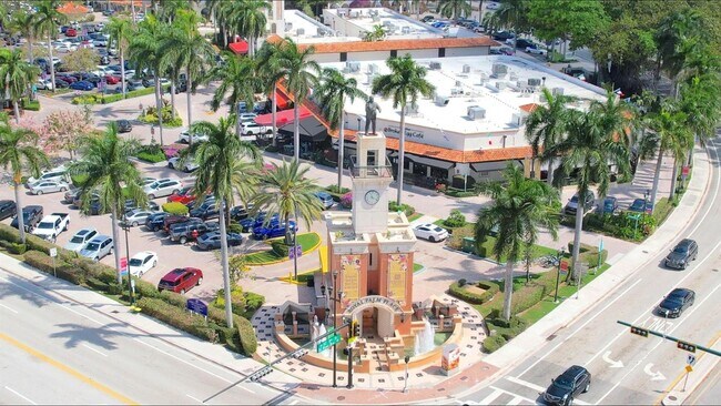 Foto del edificio - 101 Plaza Real S Ave