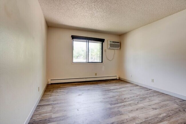 Foto del edificio - $1,050 | 2 Bedroom, 1 Bathroom Apartment | No Pets | Available for August 1st, 2026 Move In!