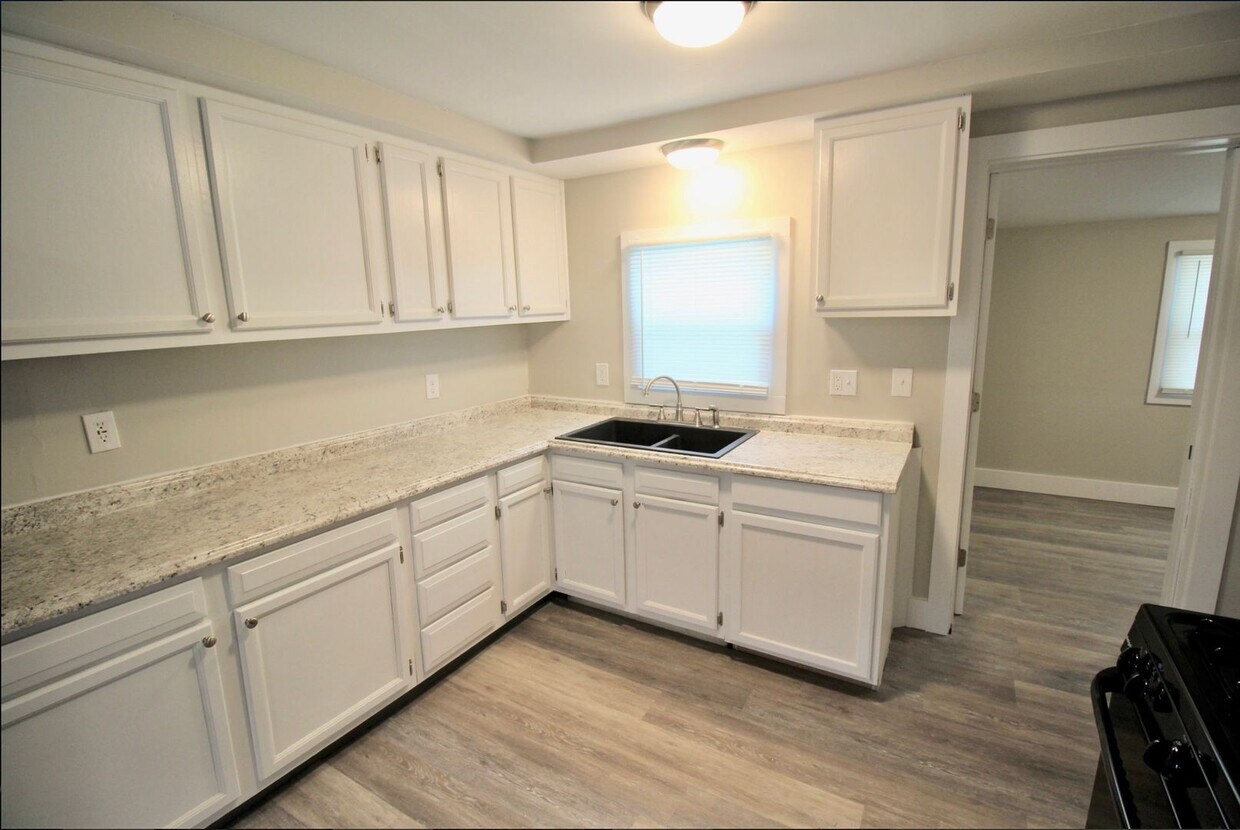 Primary Photo - Adorable 2 Bed, 1 Bath Home in Gaines Town...