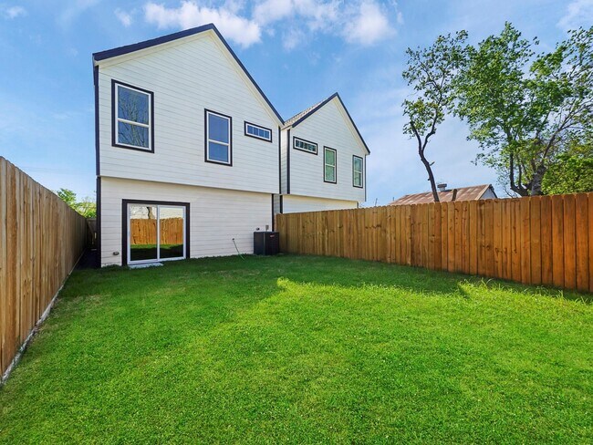 Foto del edificio - 7812 Colonial Ln
