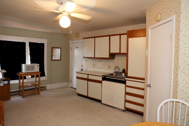 Building Photo - 1585 Gardners Ln