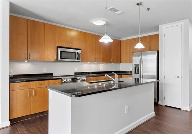 Building Photo - 711 Cosmopolitan Dr NE