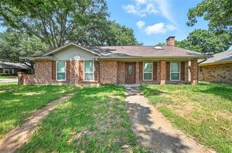Building Photo - 2720 Trail Oak Ct