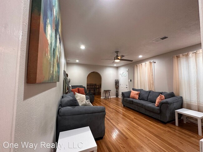 Foto del edificio - 3 br, 1.5 bath House - 3714 Yale Street