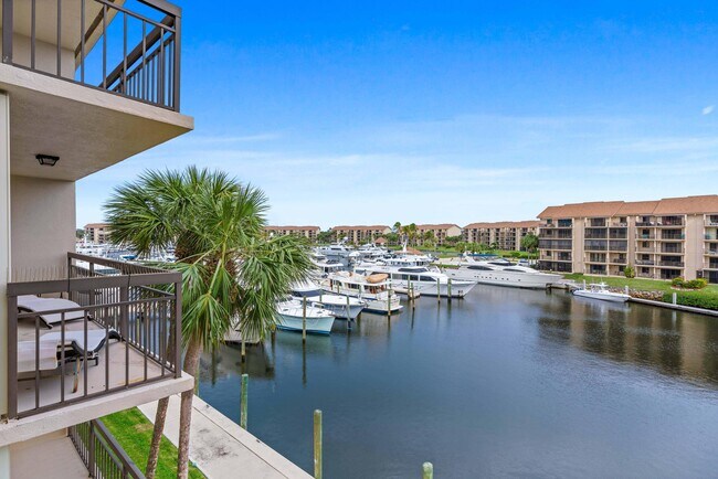 Building Photo - 2301 Marina Isle Way