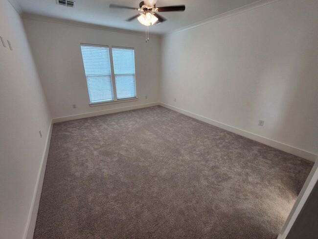 Building Photo - 1507 Creek Dr
