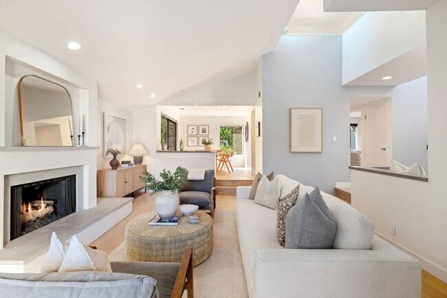 Building Photo - Santa Barbara Ocean View Mesa Home