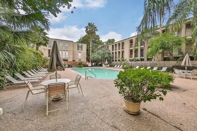 Foto del edificio - 4645 Wild Indigo St