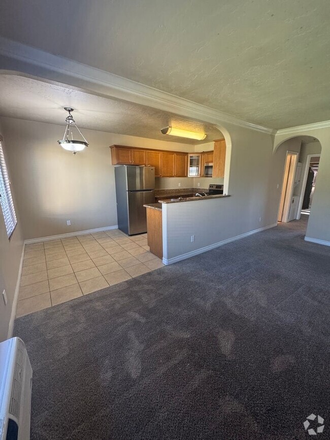 Building Photo - 792 Avocado Ave