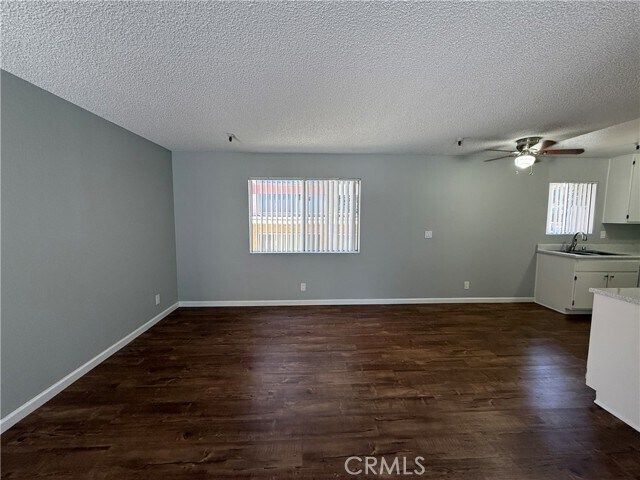 Foto del edificio - 13535 Yukon Ave