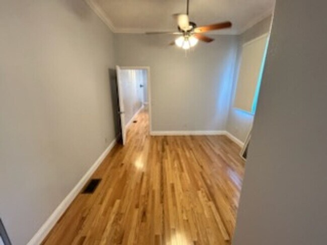 Foto del edificio - SHOWING FRI 6/26 & SAT 6/27 12:30-1:30PM!! 1 Bedroom 1 bath Cottage style Duplex