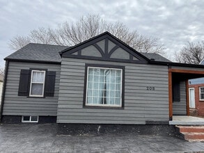 Building Photo - 208 S Bleckley Dr