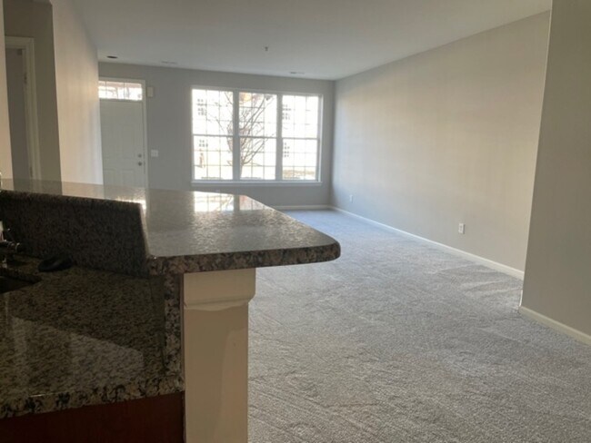 Building Photo - 8337 Towne Center Cir