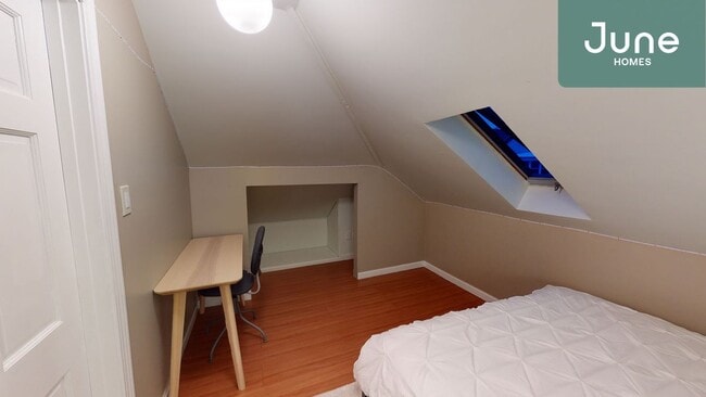 Foto del edificio - ROOM ONLY in 6-bed/2.0-bath Home