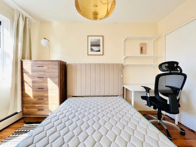 Foto del edificio - Furnished room/NOT APARTMENT