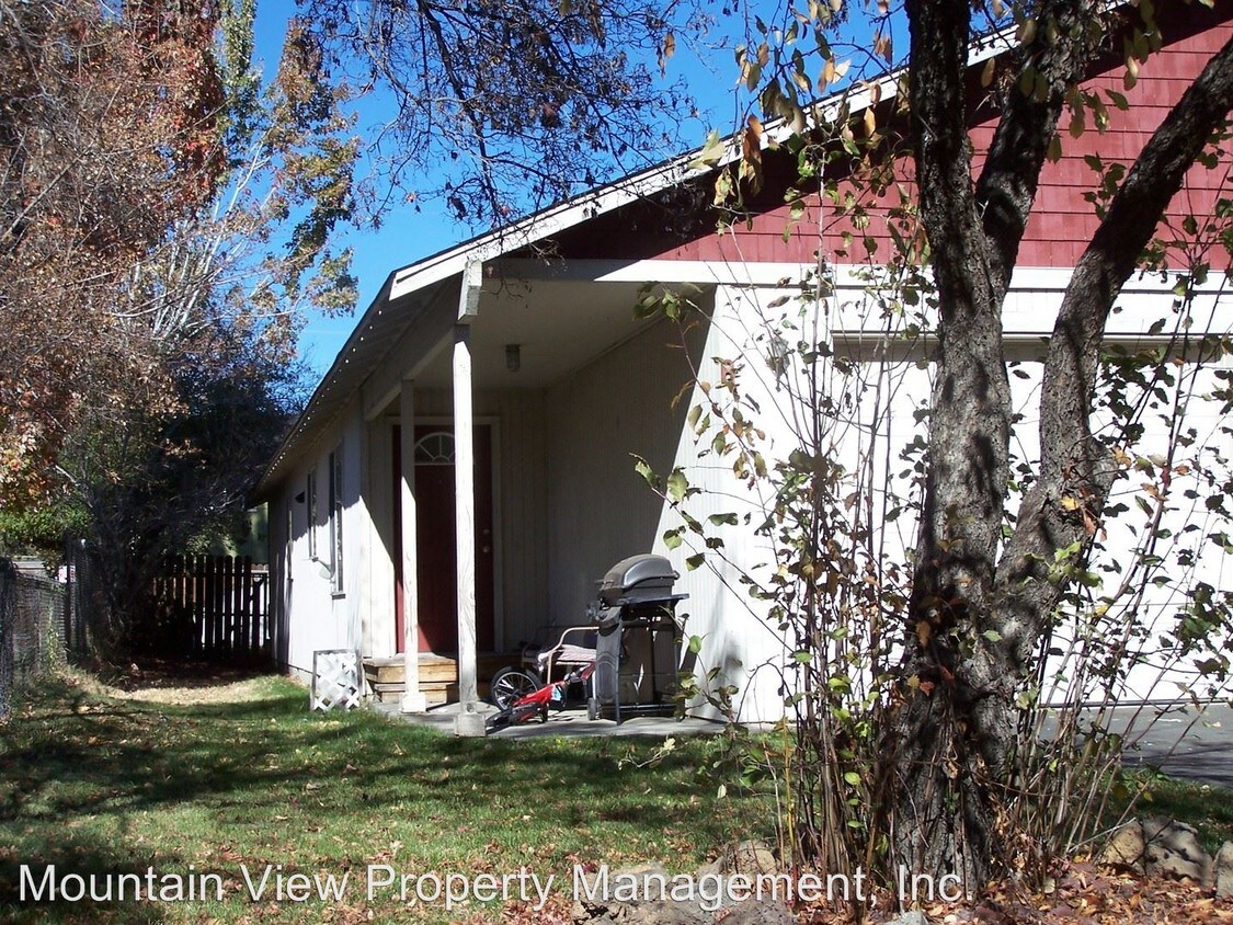 424 NE Seward Ave, Bend, OR 97701 Apartment for Rent in Bend, OR