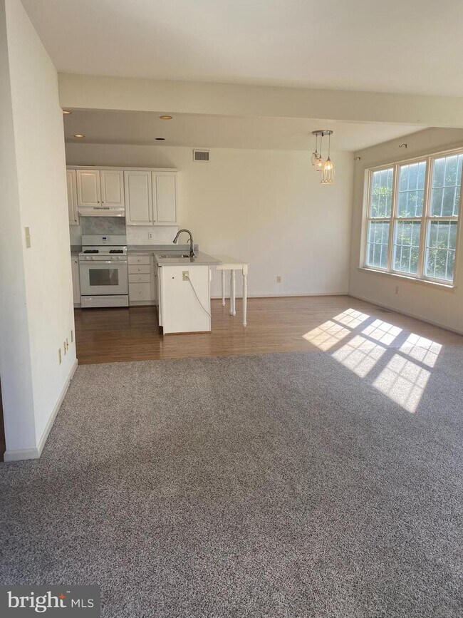 Building Photo - 519 Larkins Bridge Dr