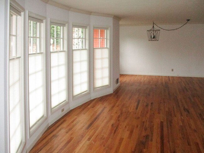 Foto del edificio - 2665 Alvarado Terrace S