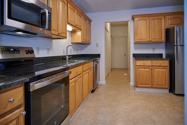 Foto del edificio - Grand Bay Apartments and Townhomes