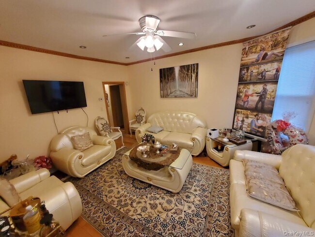 Foto del edificio - 83 Kraemer St