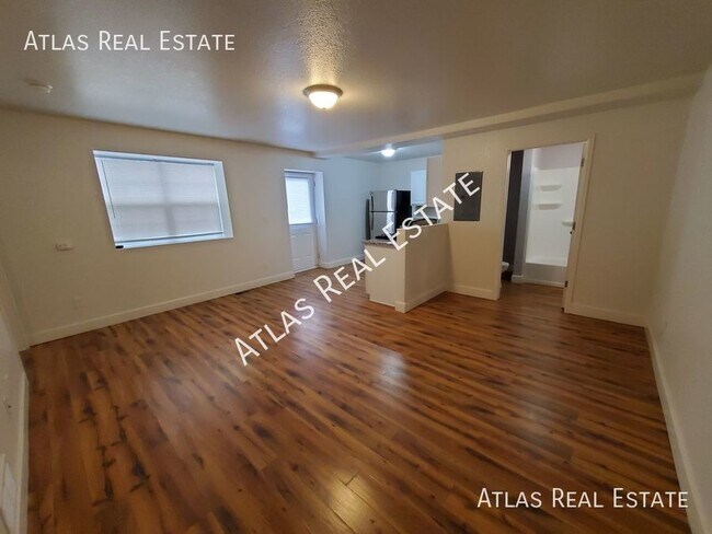 Foto del edificio - Beautifully Remodeled Ground Floor 1 Bed/1...