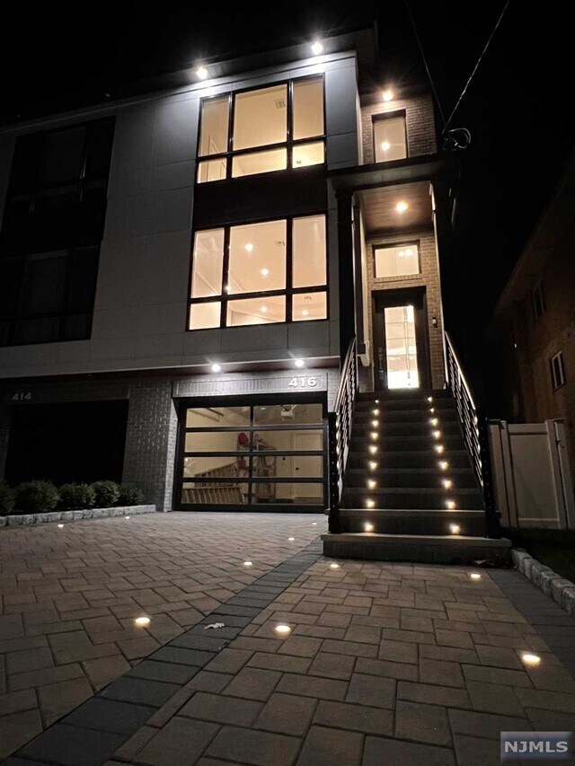 Foto del edificio - 416 Lawton Ave