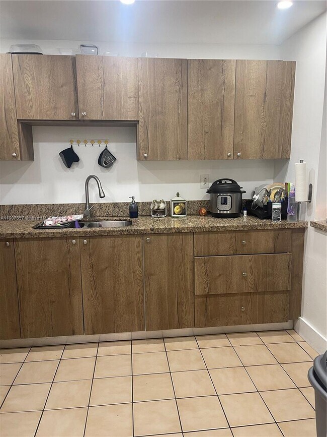 Building Photo - 6190 W 19th Ave