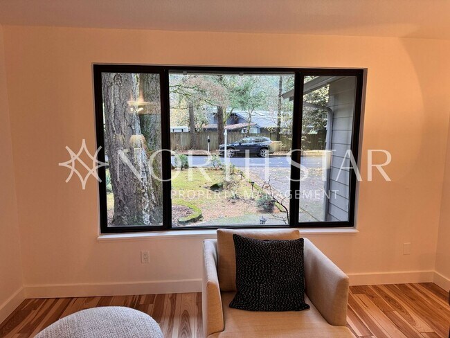 Building Photo - Remodeled Single Level Living.