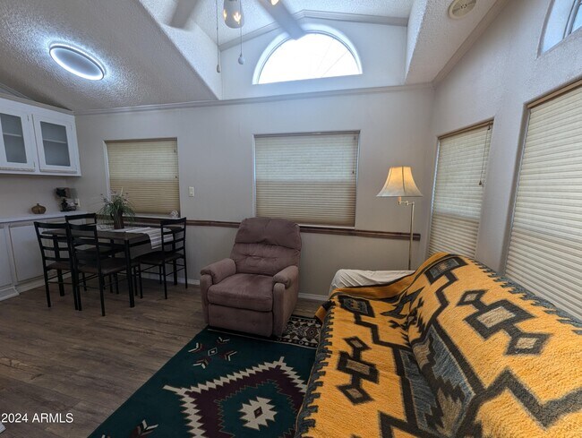 Foto del edificio - 215 E Palo Verde Ln