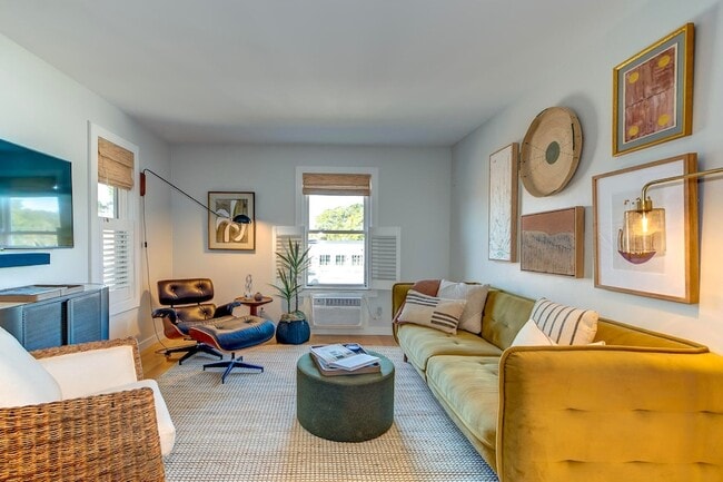 Foto del edificio - 2057 Middle St