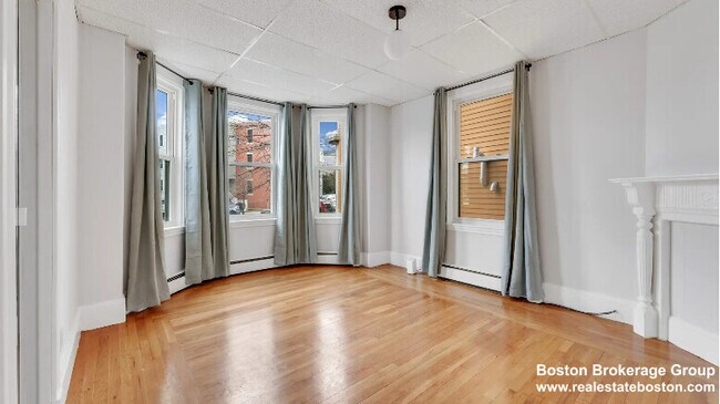 Foto del edificio - 823 Dorchester Ave