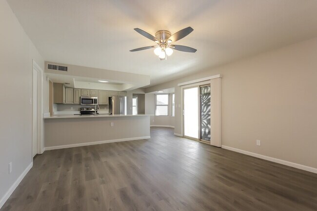 Building Photo - 3945 W Meadow Dr