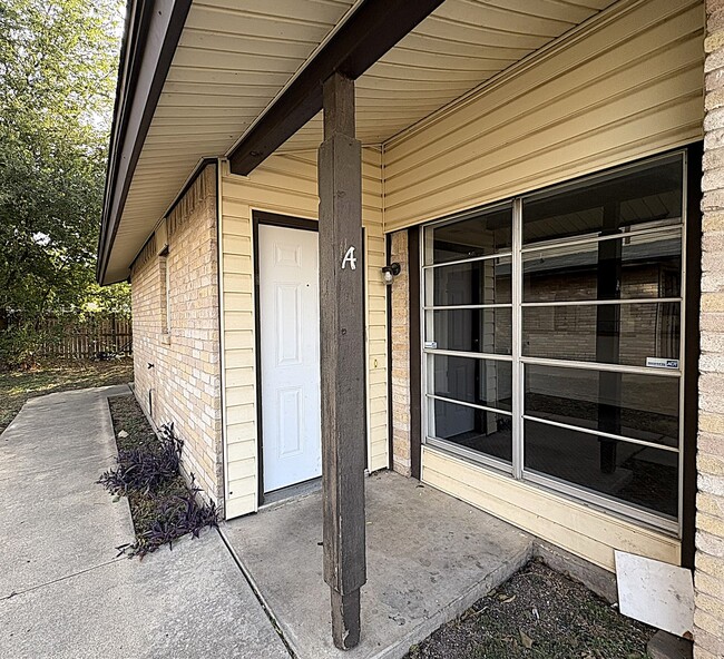 Building Photo - 1202 Covey Ln