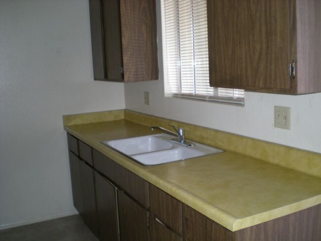 Foto del edificio - 5910 E Albany St